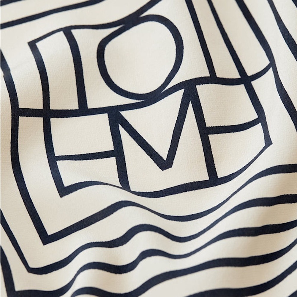 TOTEME SILK SIGNATURE MONOGRAM SQUARE SCARF SCANDI CHIC PREPPY Cream Creme - Picture 5 of 5